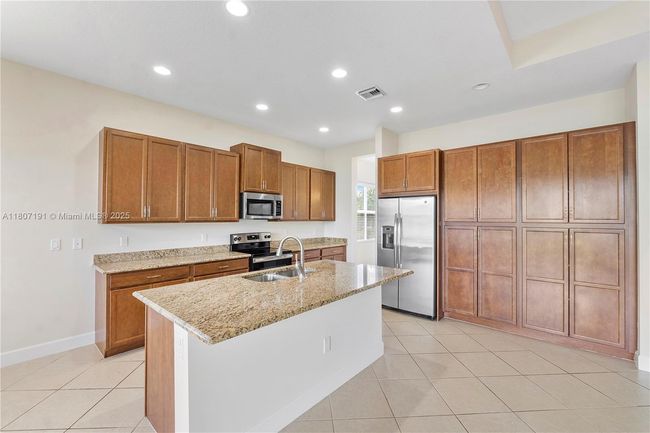 15917 - 15917 Rain Lilly Way, House other with 3 bedrooms, 2 bathrooms and null parking in Westlake FL | Image 4