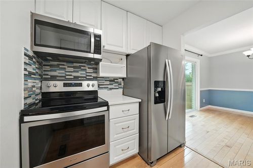811 Wendevy Ct, Ballwin, MO, 63011-3048 | Card Image