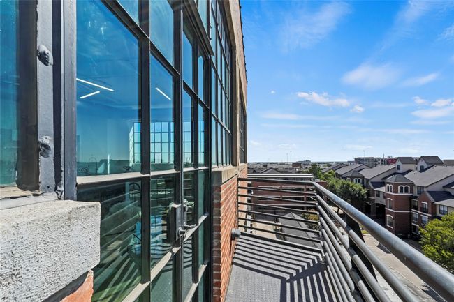 Balcony with a residential view | Image 15