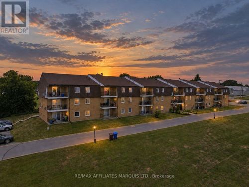 302-220 Kenyon St W, Alexandria, ON, K0C1A0 | Card Image