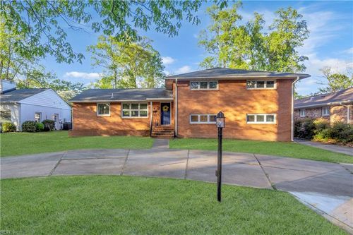 6 Downing Pl, Newport News, VA, 23606-2807 | Card Image