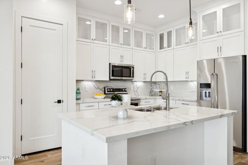 1050-6565 E Thomas Rd, Scottsdale, AZ, 85251-6170 | Card Image