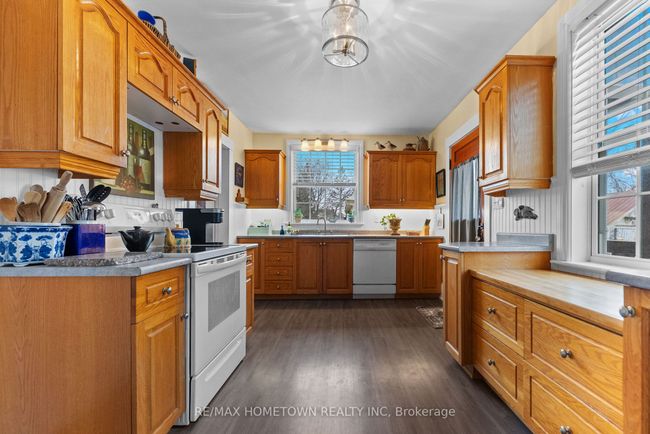 28 Centre St, House other with 4 bedrooms, 1 bathrooms and 4 parking in Edwardsburgh ON | Image 14
