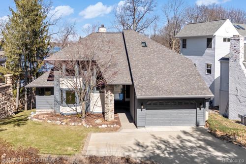 1745 Ridge Rd, White Lake, MI, 48383-1787 | Card Image