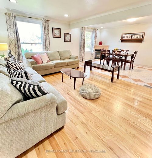 7094 Casey St, Niagara Falls, ON, L2J3G1 | Card Image