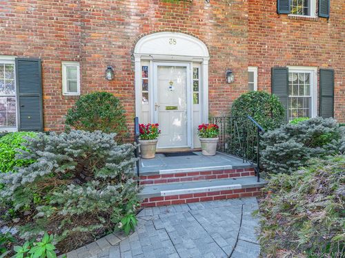 38 Wensley Dr, Great Neck, NY, 11021-4928 | Card Image