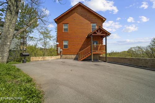 1106 N Trail Dr, Sevierville, TN, 37862-2731 | Card Image