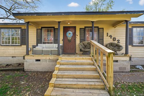 1402 Hayes St, Okmulgee, OK, 74447-2158 | Card Image