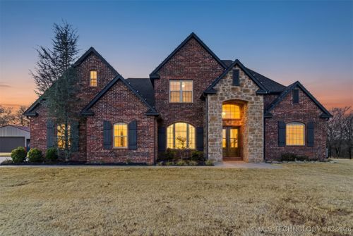 12340 Will Sampson Rd, Okmulgee, OK, 74447-9508 | Card Image