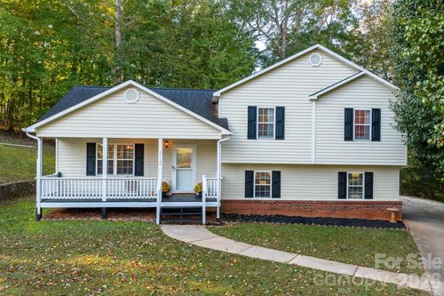 112 Surrey Dr, Morganton, NC, 28655-6409 | Card Image