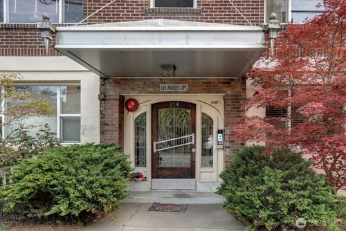 apt-402-214 Summit Ave E, Seattle, WA, 98102-5654 | Card Image