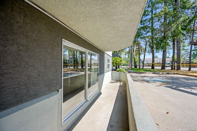 FRONT PATIO | Image 20