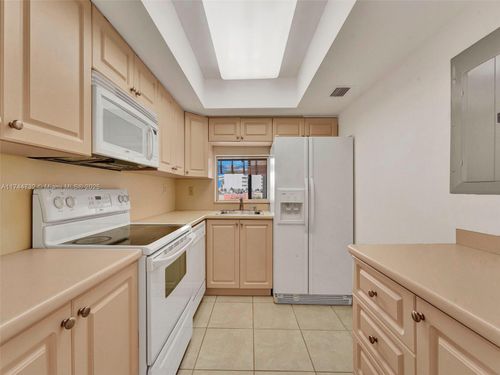 apt-312-9420 W Flagler St, MIAMI, FL, 33174-2039 | Card Image