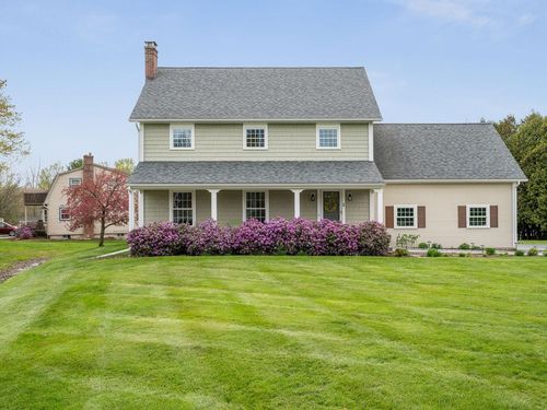 2 Iris St, Essex, VT, 05452-2230 | Card Image
