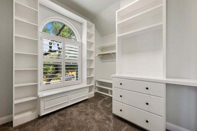 You're going to love this closet! | Image 24