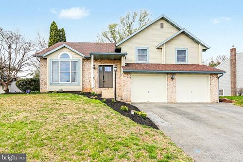 202 Roosevelt Cir, EPHRATA, PA, 17522-9651 | Card Image