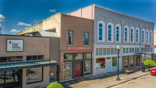 124 W Main St, Denison, TX, 75021-3023 | Card Image