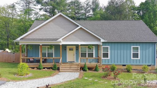 39 Arlington Oaks Ln, Bryson City, NC, 28713-1558 | Card Image
