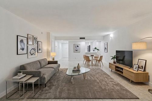 317-5220 Las Verdes Cir, Delray Beach, FL, 33484-8071 | Card Image
