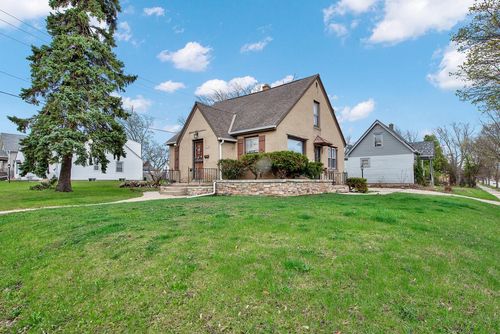 4235 W Fairmount Avenue, Milwaukee, WI, 53209 | Card Image