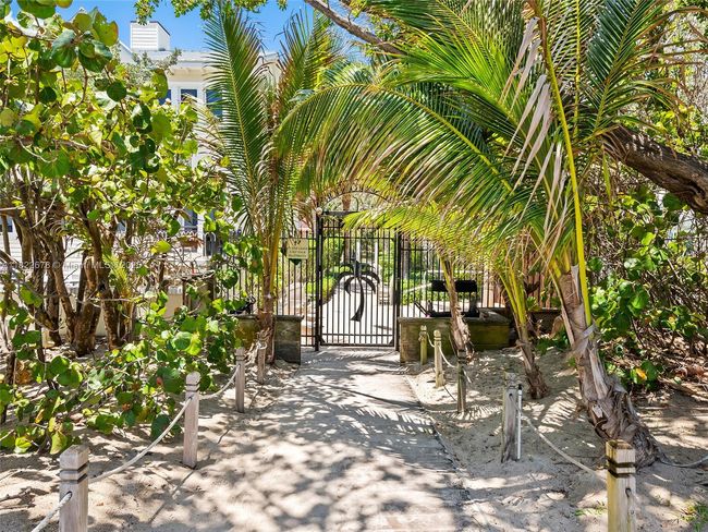 2721 Ne 45 Th St, House other with 2 bedrooms, 2 bathrooms and null parking in Lighthouse Point FL | Image 36