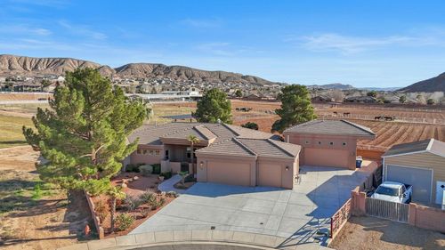 720 E Meadow Ln, Washington, UT, 84780-8136 | Card Image