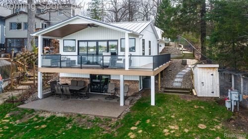 16436 Hilltop Dr, Linden, MI, 48451-8723 | Card Image