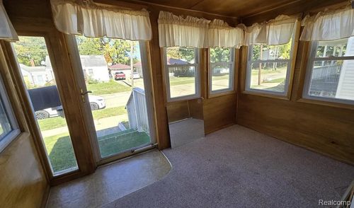 3813 Larchmont St, Flint, MI, 48532-5239 | Card Image