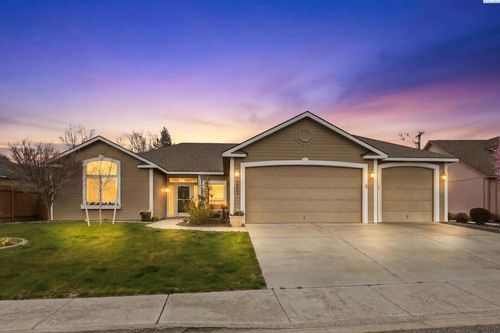 8502 W Clearwater Pl, Kennewick, WA, 99336-8578 | Card Image