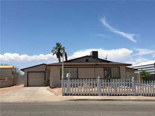 462 Crestway Rd, Henderson, NV, 89015-7726 | Card Image
