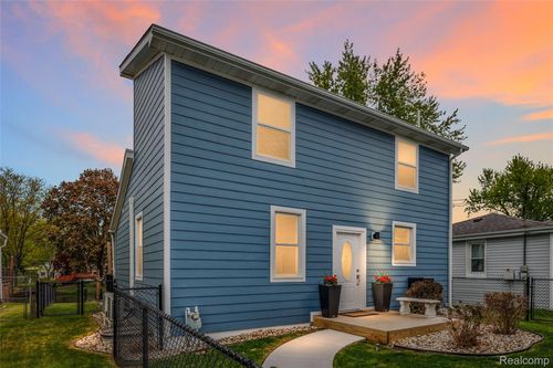 9474 Thames Blvd, White Lake, MI, 48386-1572 | Card Image
