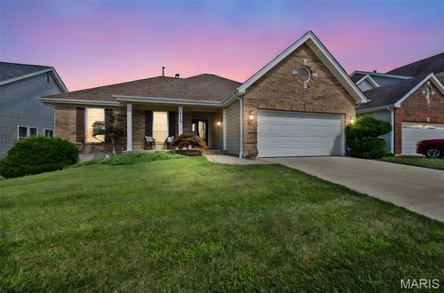 1112 Oak Borough Dr, Ballwin, MO, 63021-8328 | Card Image