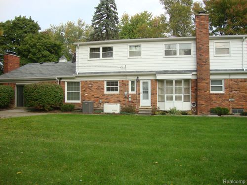 5659 Kingsmill Dr, Bloomfield Hills, MI, 48301-1041 | Card Image