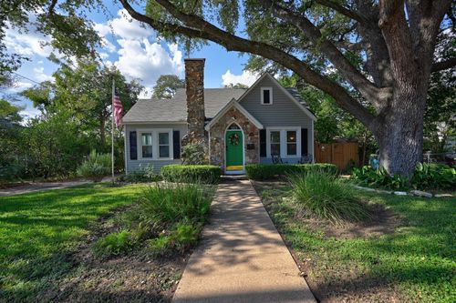 103 E Valverde St, Brenham, TX, 77833-4609 | Card Image