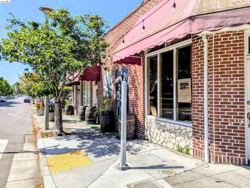 900 Masonic Ave, Albany, CA, 94706-2128 | Card Image