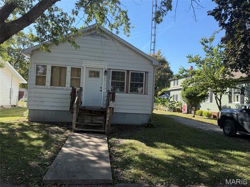 504 Sanford Ave, Nokomis, IL, 62075-1603 | Card Image