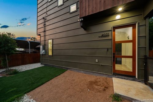 apt-101-107 Harding Pl, San Antonio, TX, 78203-1864 | Card Image