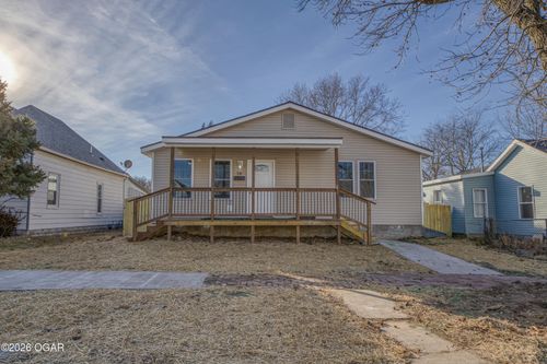 18 S Ball St, Webb City, MO, 64870-2250 | Card Image