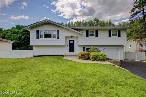 9 Hillside Ter, Morganville, NJ, 07751-1122 | Card Image