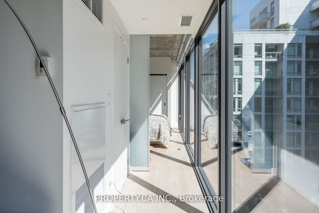 1012 - 111 Bathurst St, Condo with 2 bedrooms, 2 bathrooms and null parking in Toronto ON | Image 17