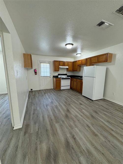 e-701 Miracle Ln, Cleburne, TX, 76033-7120 | Card Image