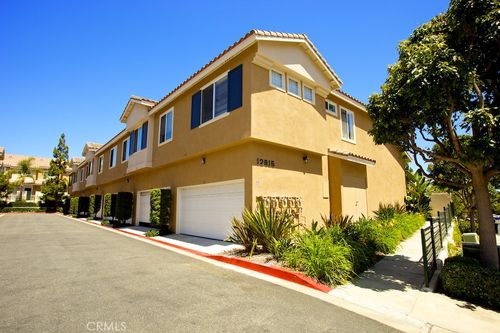 57-12815 Via Nieve, San Diego, CA, 92130-2158 | Card Image