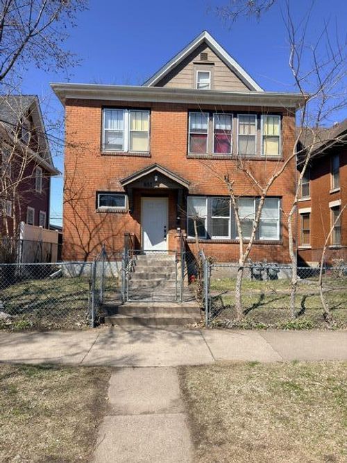 687 Aurora Ave, Saint Paul, MN, 55104-4982 | Card Image