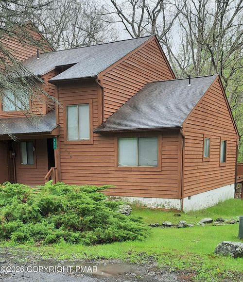 409 Tudor Ct, Bushkill, PA, 18324-8742 | Card Image