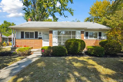 17220 13 Mile Rd, Beverly Hills, MI, 48025-5437 | Card Image