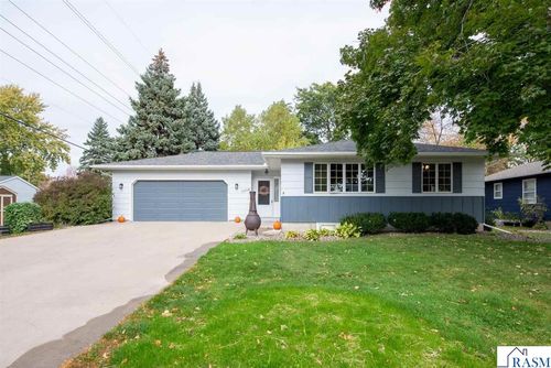 2208 Marwood Dr, Mankato, MN, 56001-5666 | Card Image
