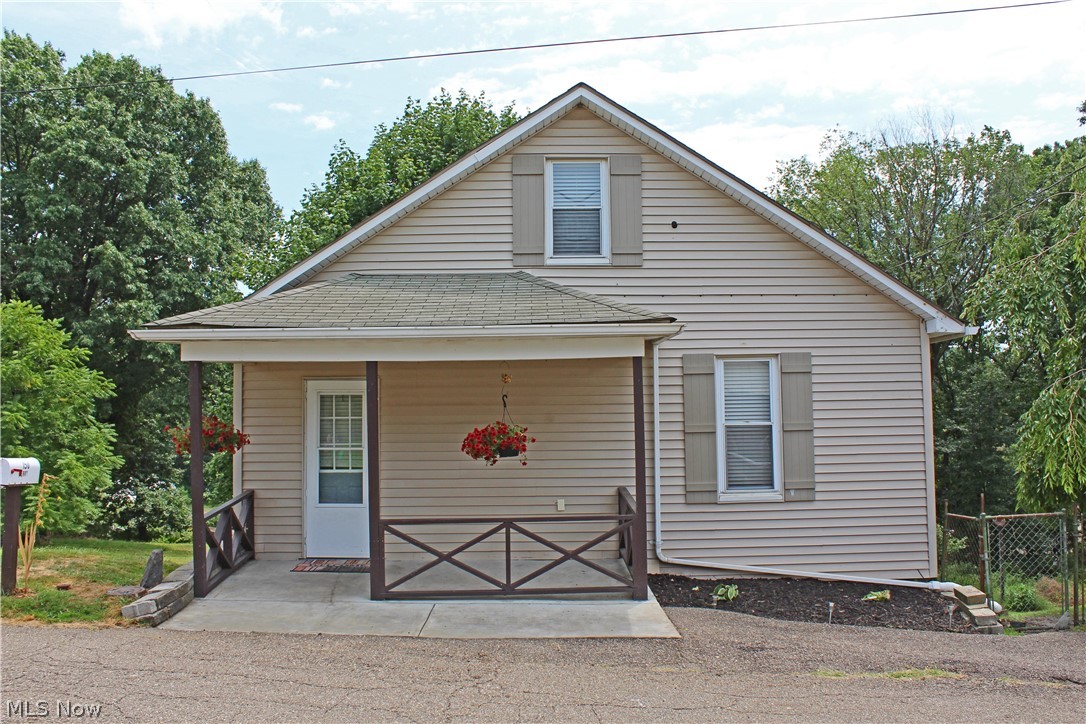 Berry Ln, Weirton, WV 26062