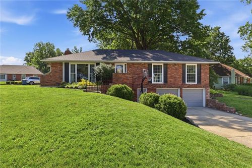 921 Glen Haven Cir, Liberty, MO, 64068-9132 | Card Image