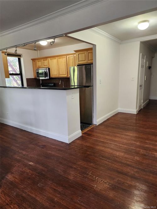 apt-11-150 E 72nd St, New York, NY, 10021-4358 | Card Image