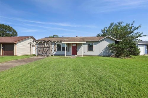300 Linkwood St, Port Arthur, TX, 77640-2421 | Card Image